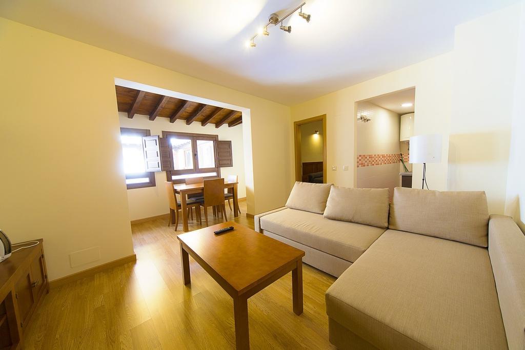Apartamentos Del Casco Toledo Bilik gambar
